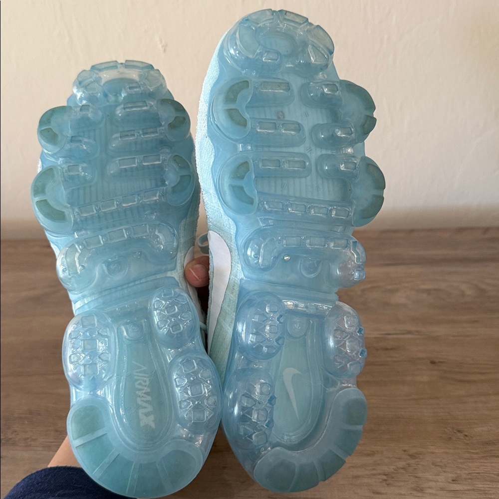 Nike Air Vapormax Flyknit in Glacier Blue & White - Picture 6 of 7